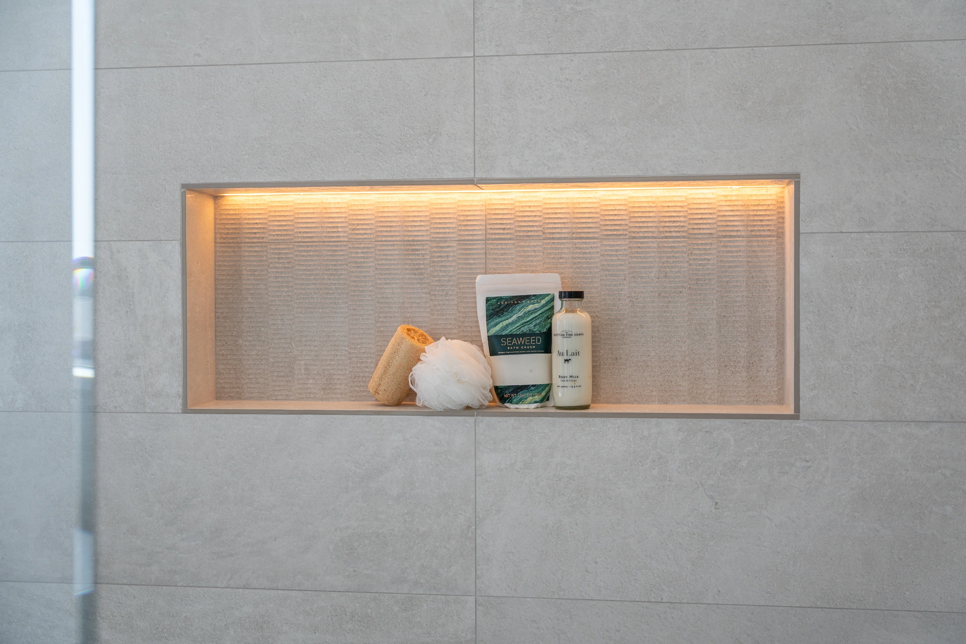 Tile shower niche detail
