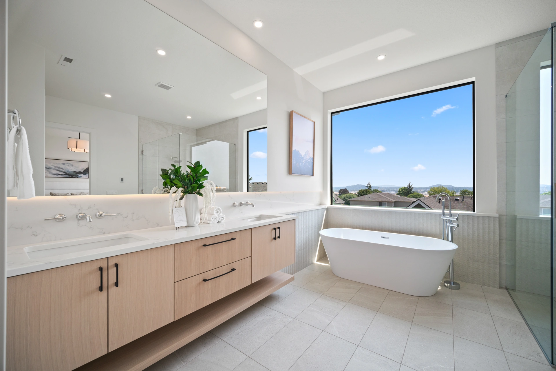 Primary bath with soaking tub